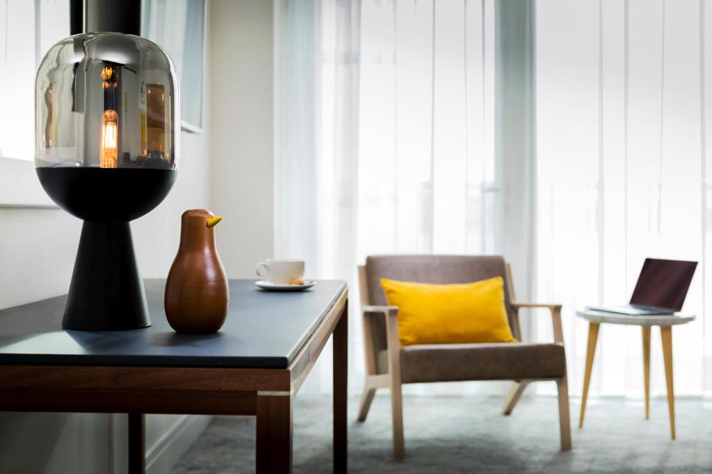 特大床阳台中层房