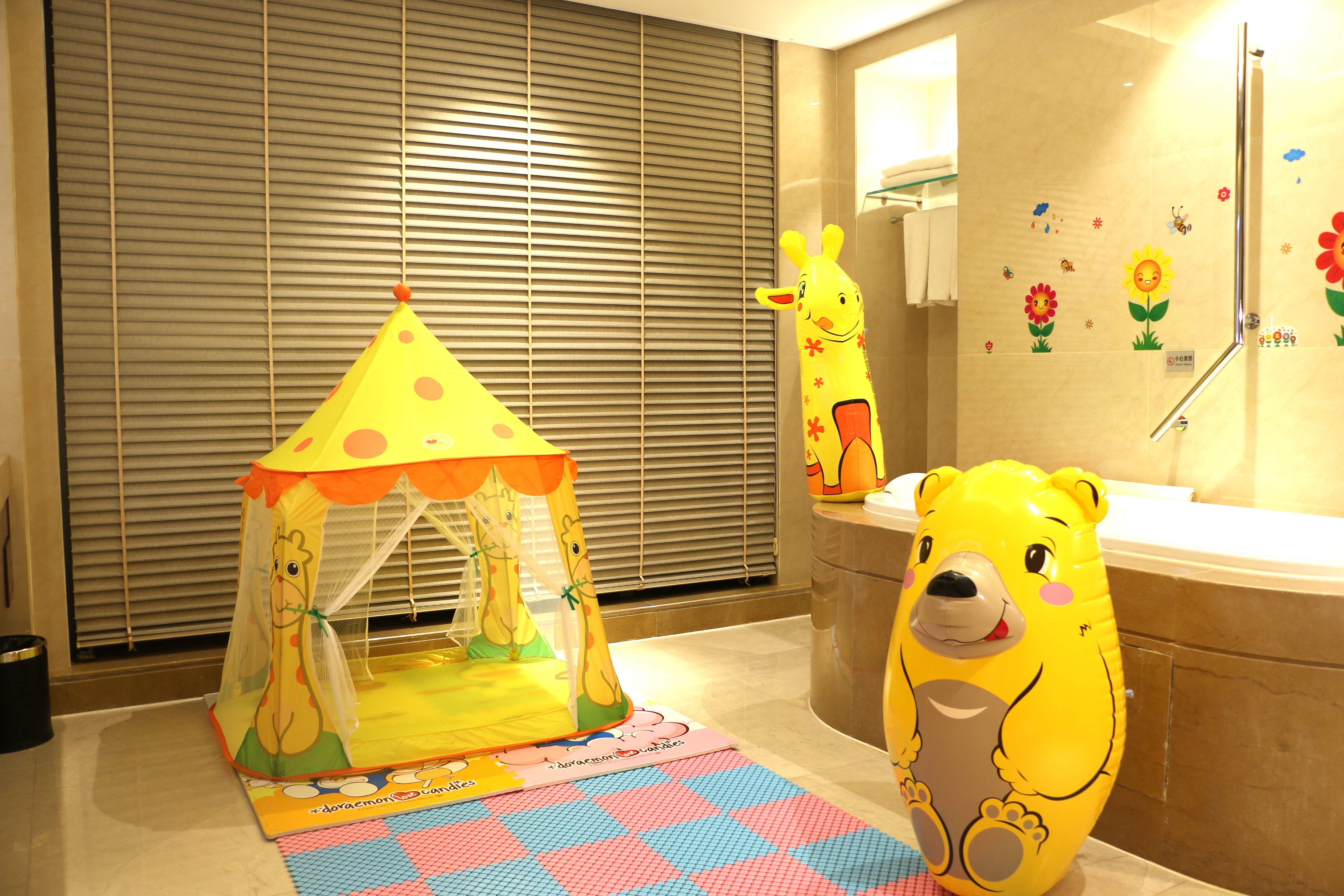 行政家庭亲子房