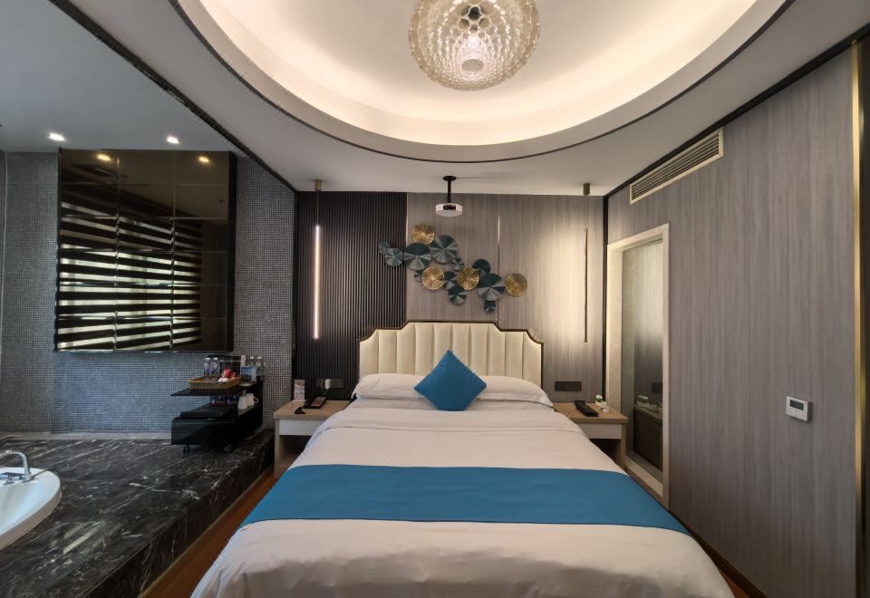 Featured Deluxe Room (Double bed)