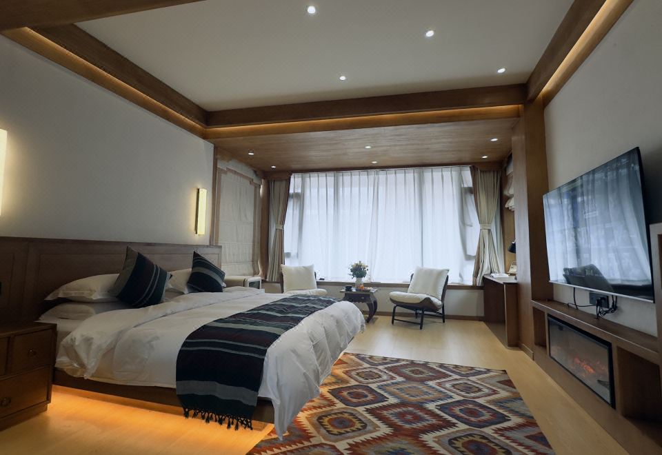 Mountain-View Boutique Double Bed Room With Tub (Floor Heating + Humidifier + Oxygen Generator + Mini Fridge)