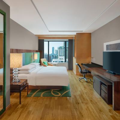 文藝復興套房 - 可使用俱樂部酒廊 - 帶 1 張特大床 - 轉角房 曼谷拉差阿帕森購物區萬麗飯店優惠