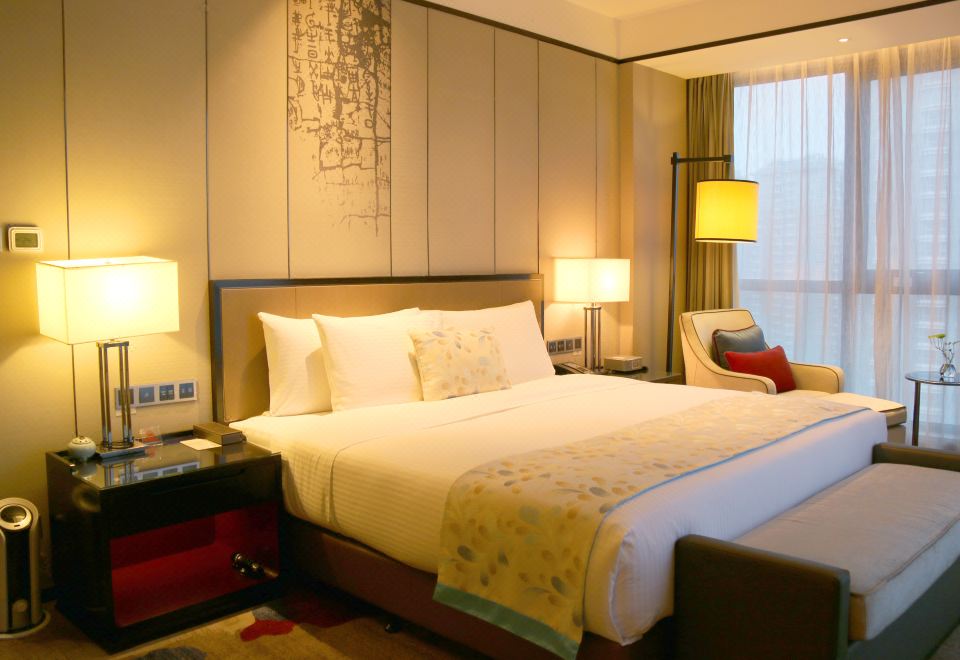 行政套房（独立会客厅+商圈街景）