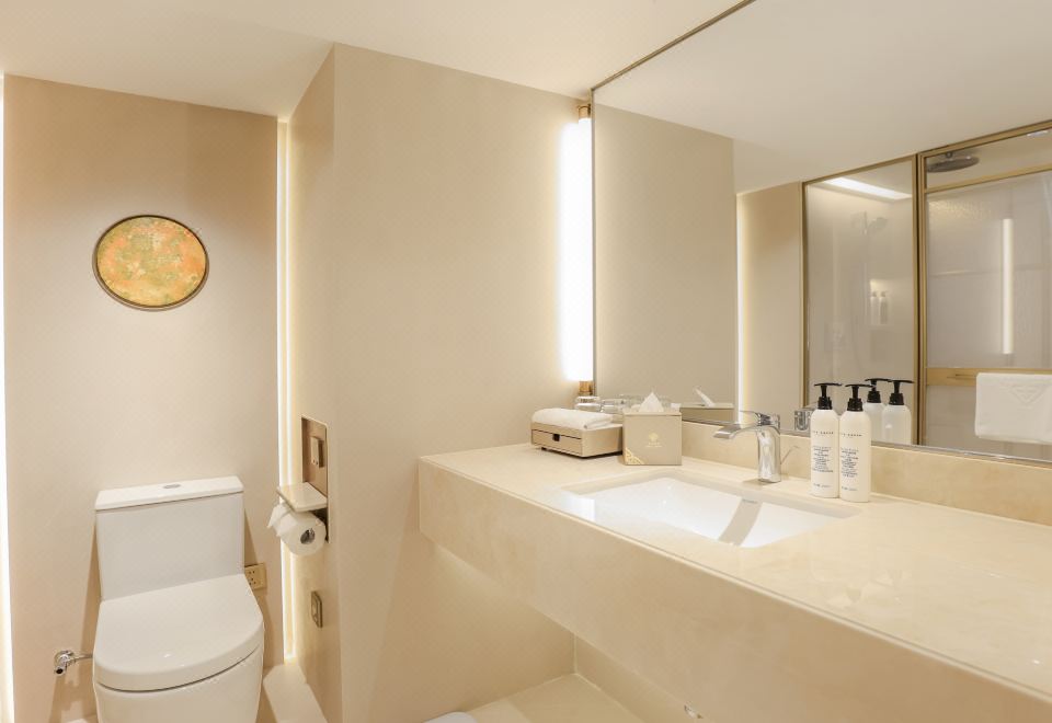 金陵楼逸致豪华双床房-焕新设计，畅享舒适