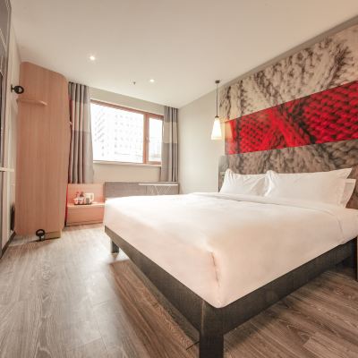 高級大床房（電視投屏+記憶枕） 宜必思飯店（瀋陽火車站太原街店）優惠