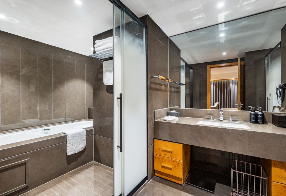 Xizhou Garden HotelBusiness Three-suite