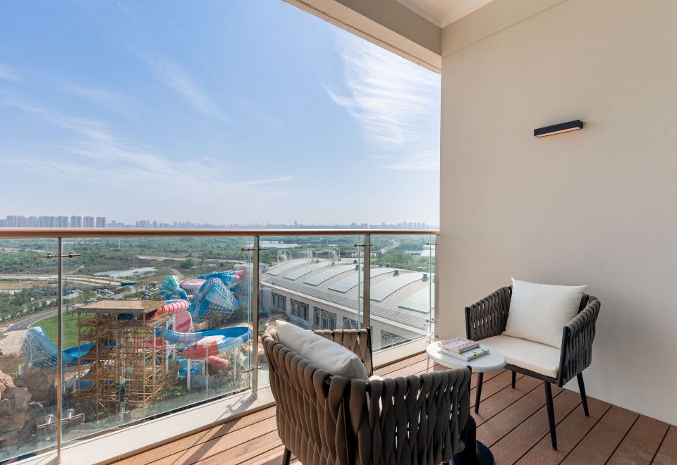 Wuhan Chengjian Senbo Nature Park & Resort HotelExcutive Twinbed Nonsmoking Waterview Room