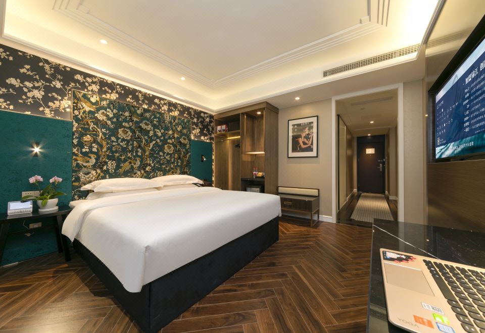 風雅大床房（空氣凈化器+乳膠枕頭+智能燈控）