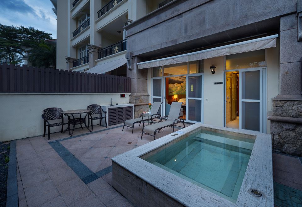 豪華温泉大床房丨湖景丨獨立泡池丨艾草+生薑葯浴包