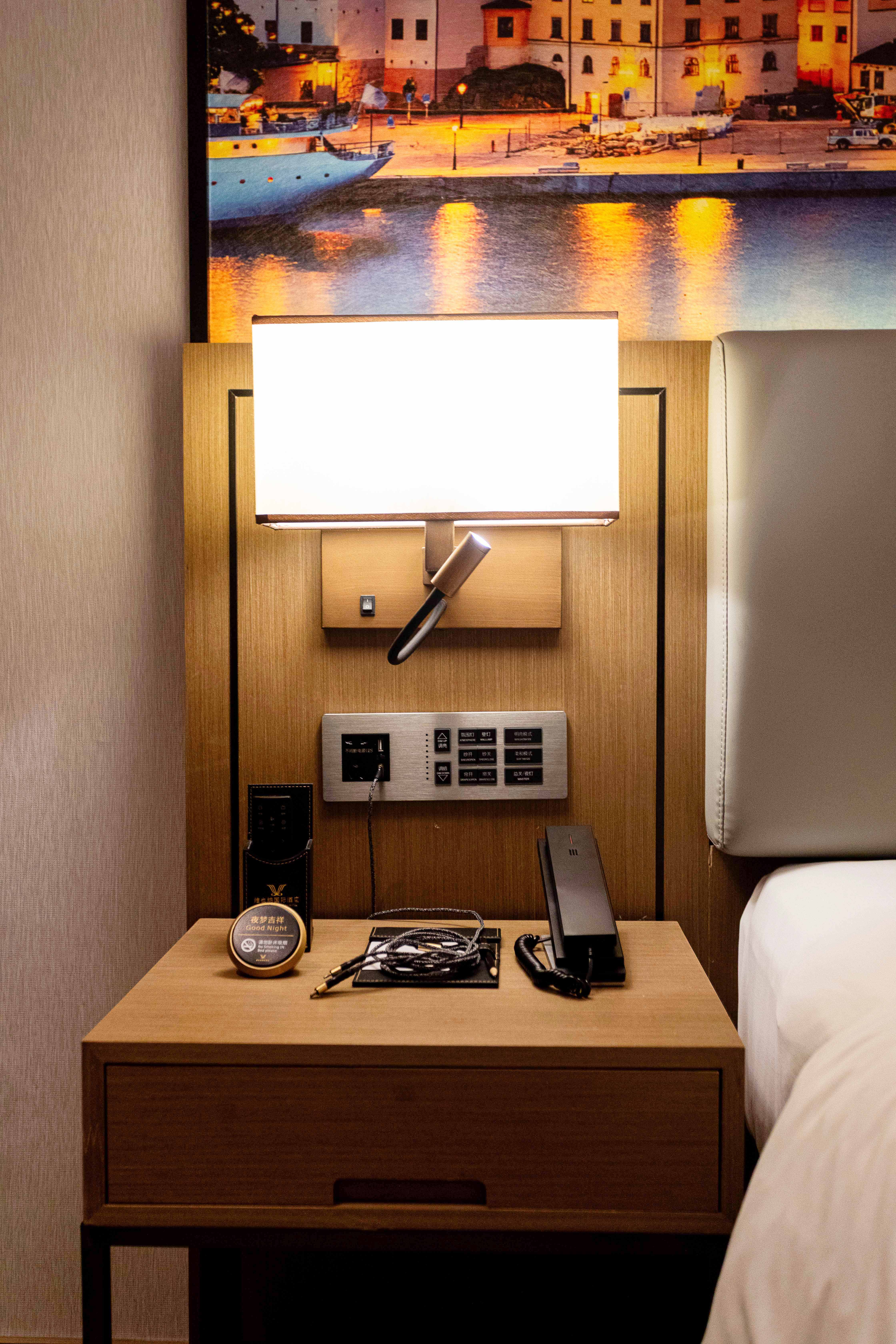 高级大床房（优雅舒适-全屋智能语音）