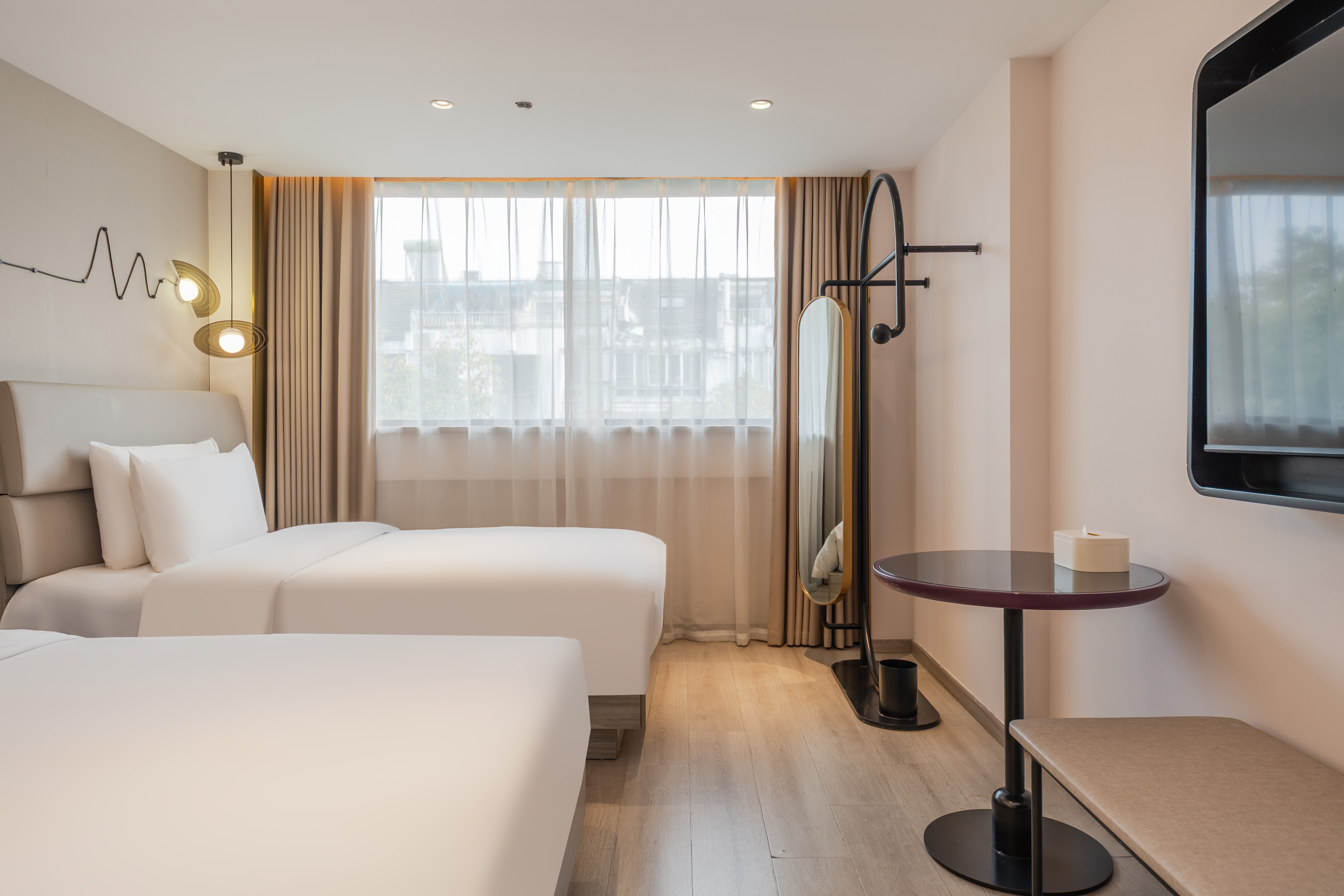 家庭房（智能投屏+徕芬吹风机）