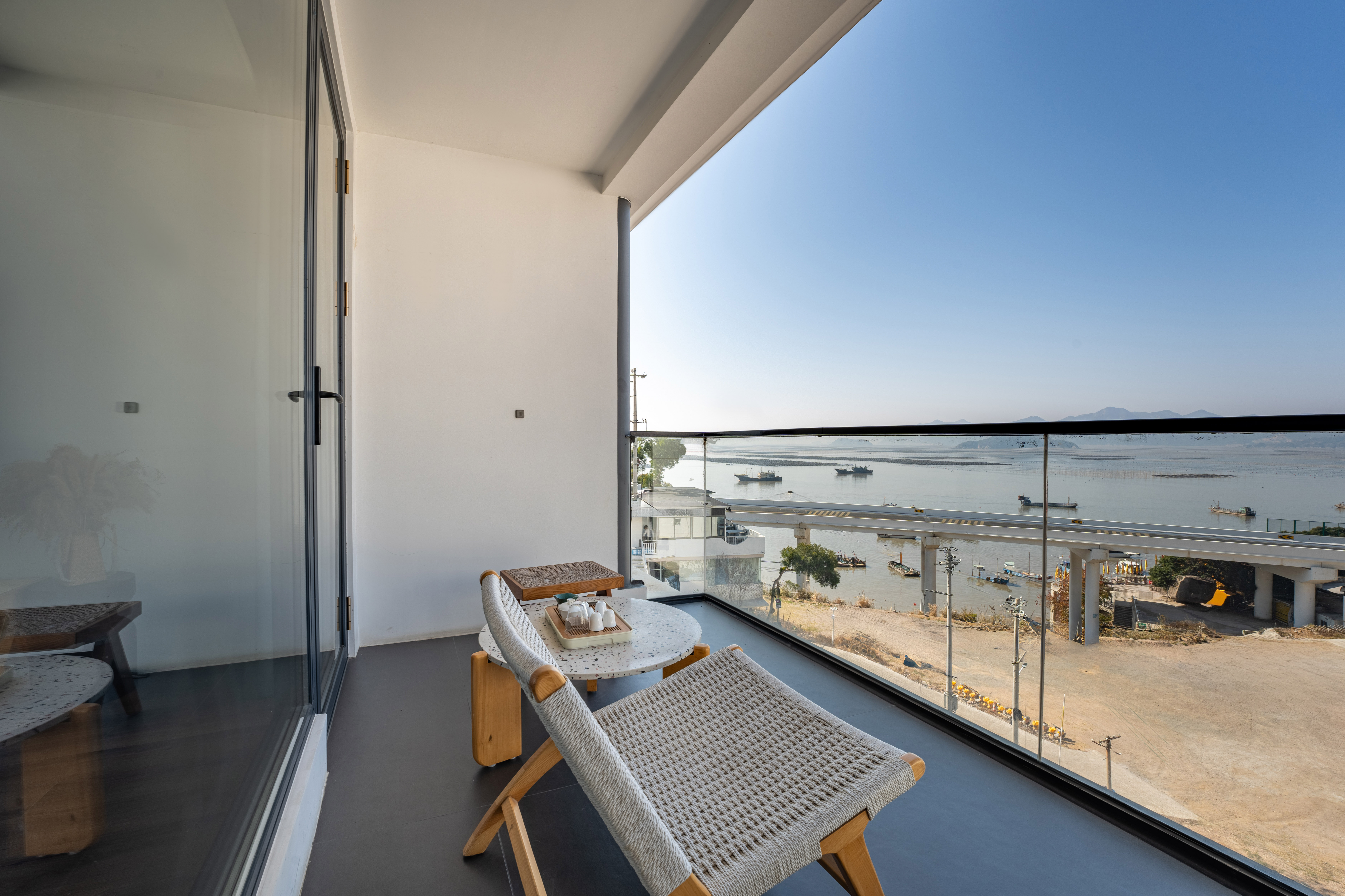 Floral Hotel·Xiapu Mid Mountain Lansu Hotel (Sansha Dongbi Store)极光-侧海景露台大床房（休闲品茶+电视+乾湿分离）