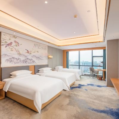 豪華三人房（超大空間+高空璀璨城景+智能客控） 維納斯皇家酒店（佛山魁奇地鐵站店）優惠