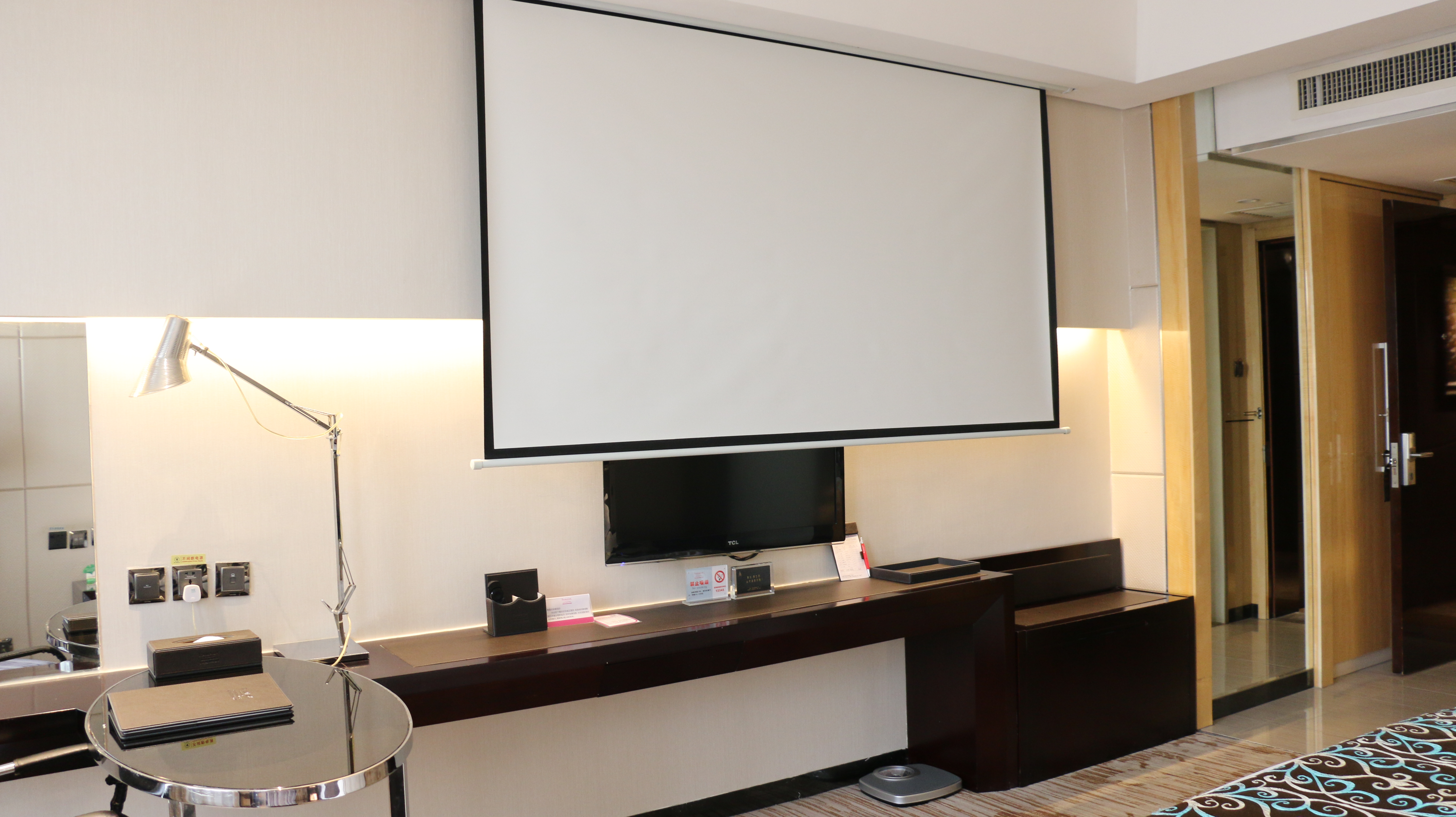 豪华影音双床房（120寸投影幕布+空气净化器）