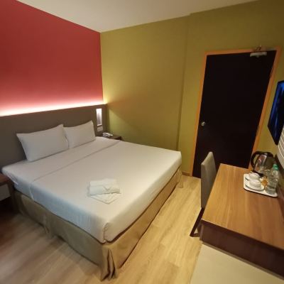 Double Room B (No window) Kupon Hotel Zamburger Permas