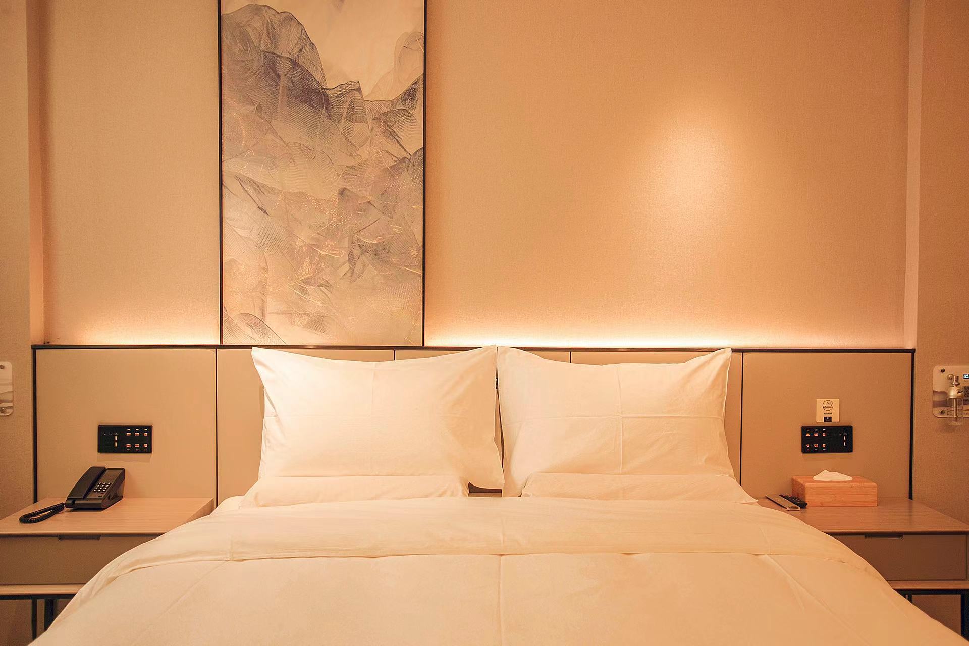 豪华大床房（智能客控+品牌床垫）