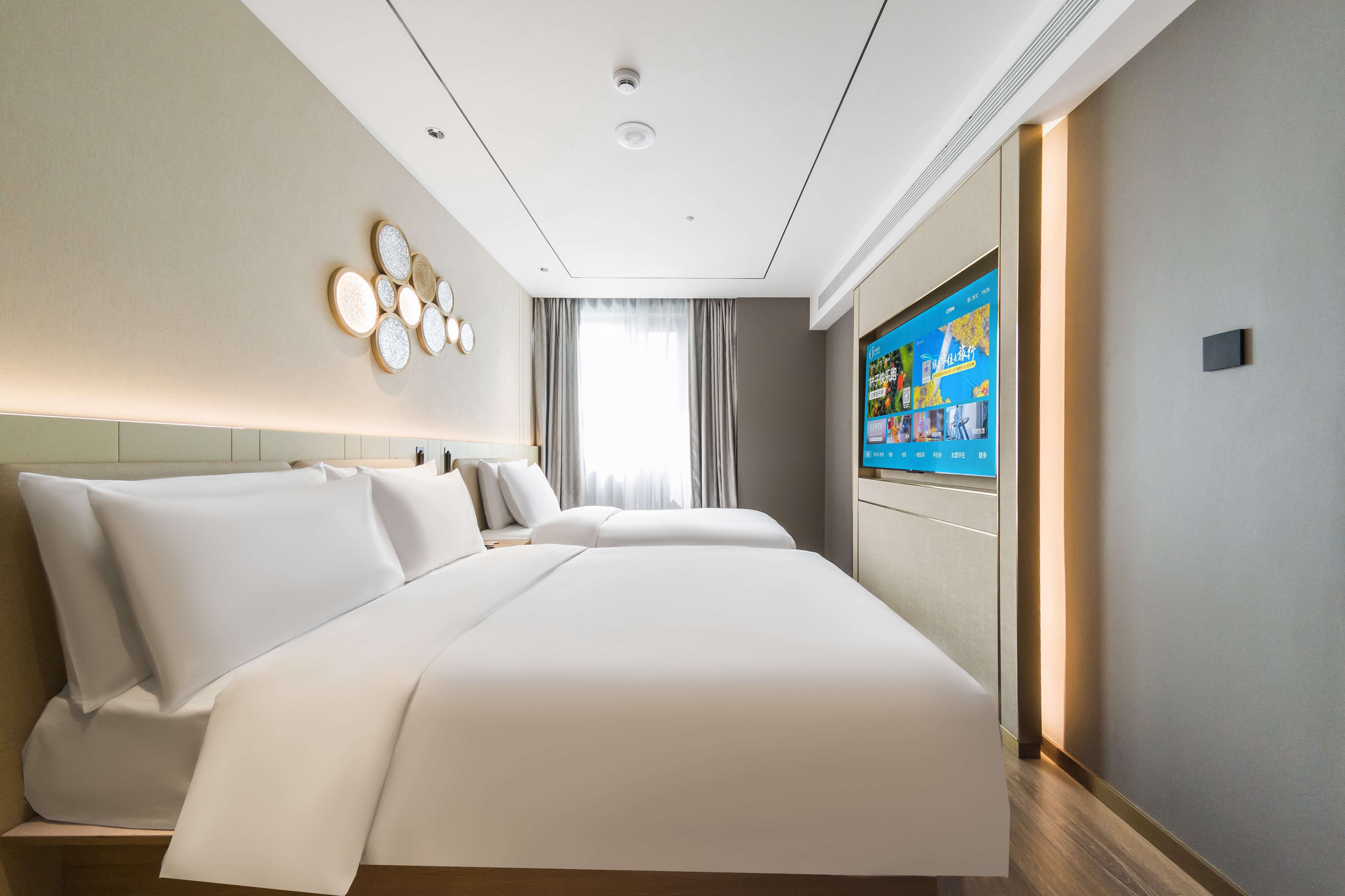 豪华家庭房（智能客控+65寸投屏电视+小冰箱）