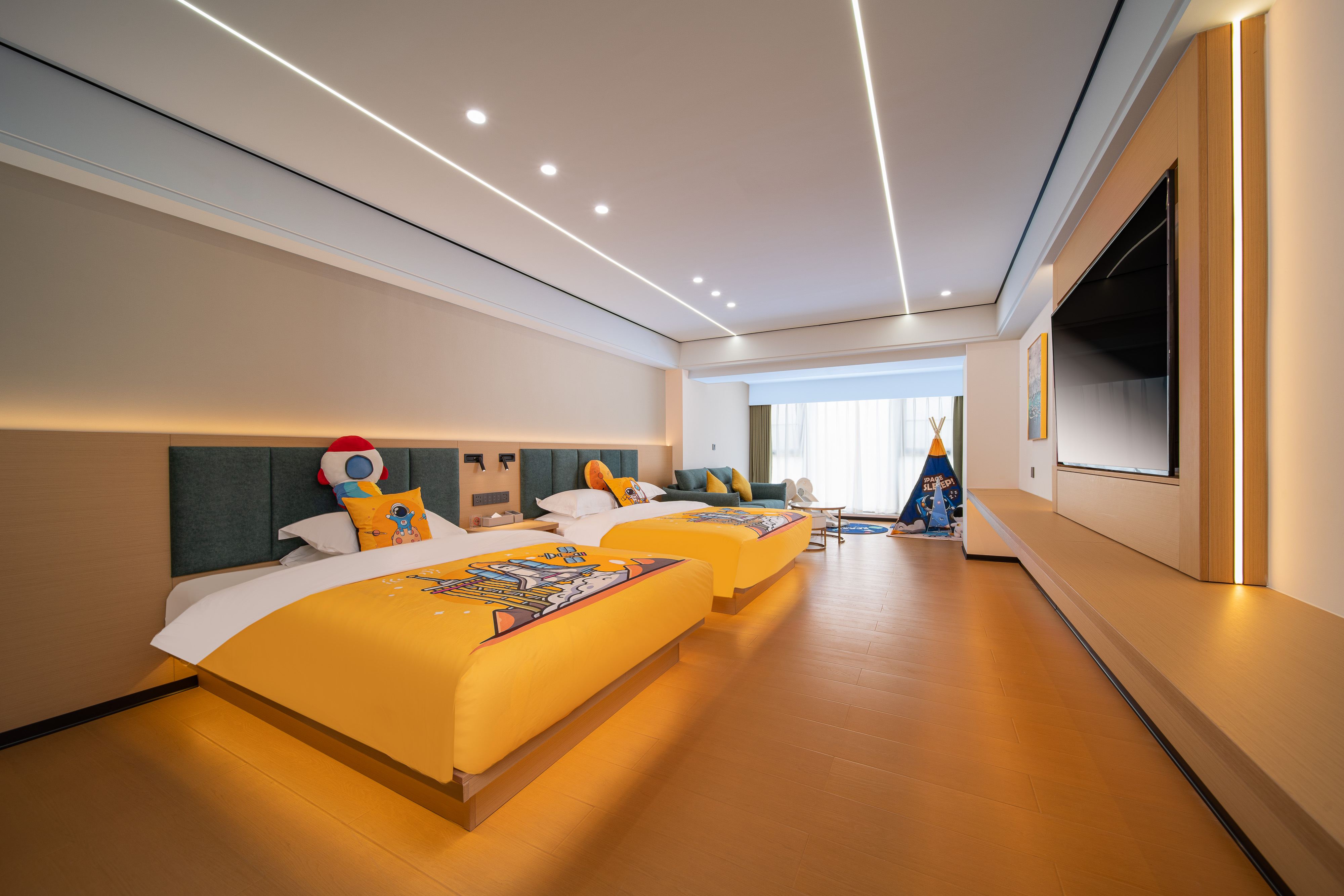 家庭亲子房（梦幻童趣主题大空间+定制静眠床品+小冰箱+智能马桶）