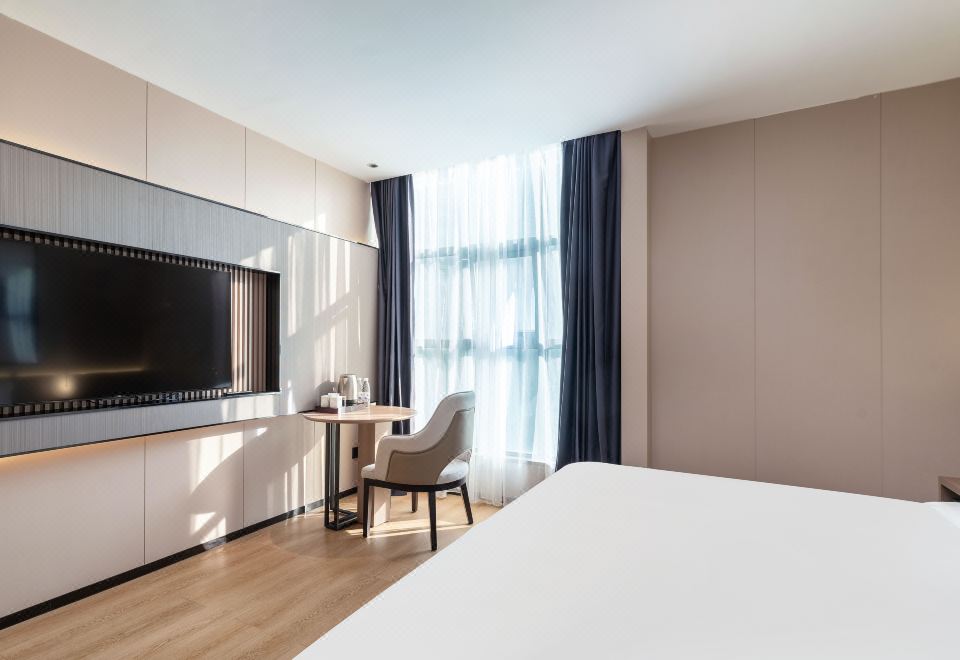 豪華大床房（落地窗+慕斯床墊+零壓枕頭+mini吧）