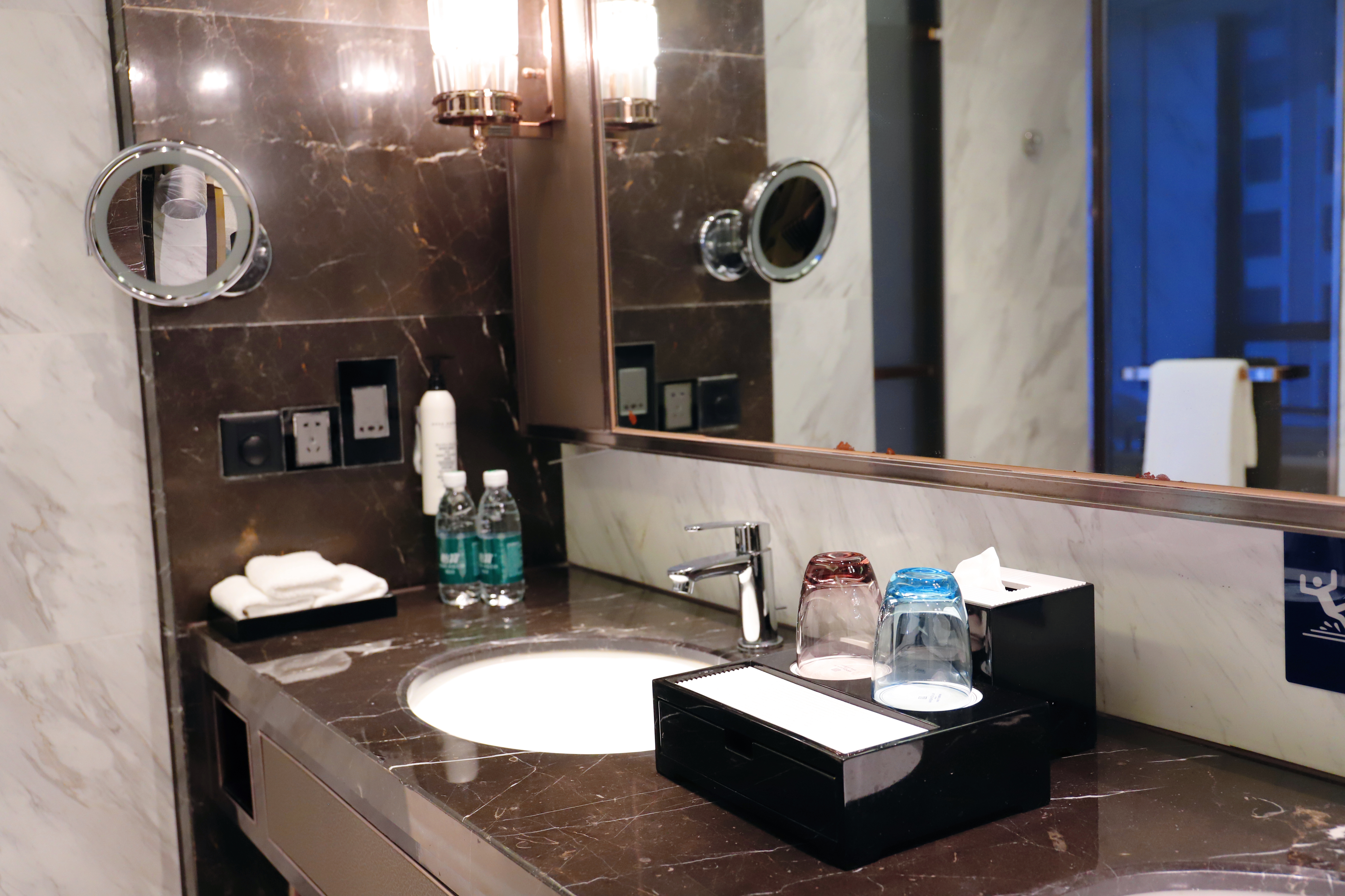 家庭亲子套房+宽敞客厅+卡通床品+小童用品