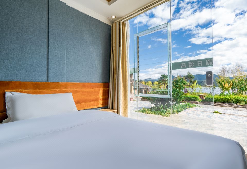 Lake-view Deluxe Double Room