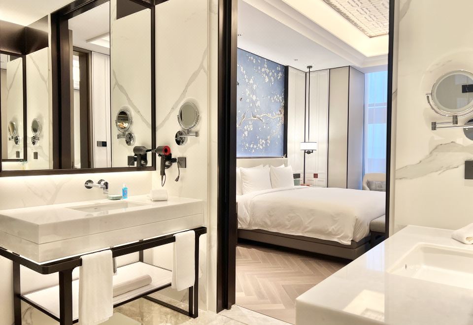 至尊景观套房（超大会客厅+胶囊Coffee机+戴森吹风机+主客双衞浴）