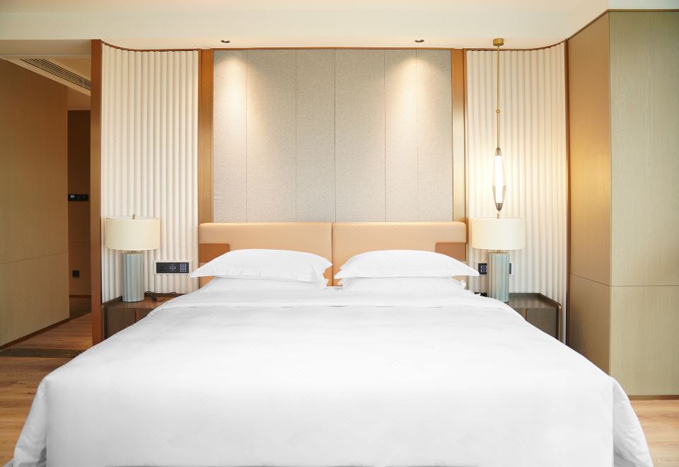 White Swan Hotel ZhanjiangSuperior Suite