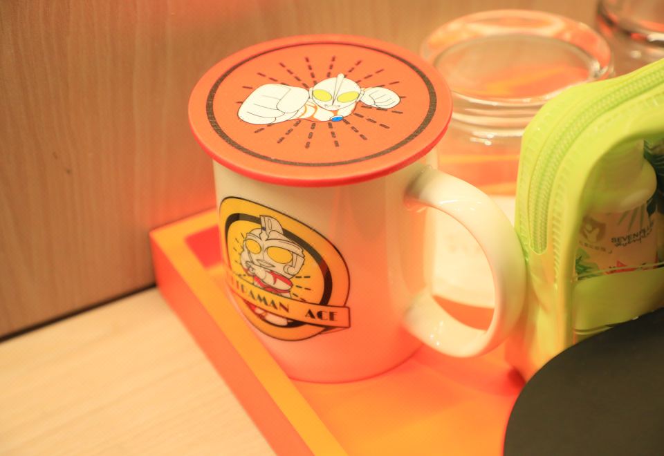 经典奥特曼主题湖景亲子房