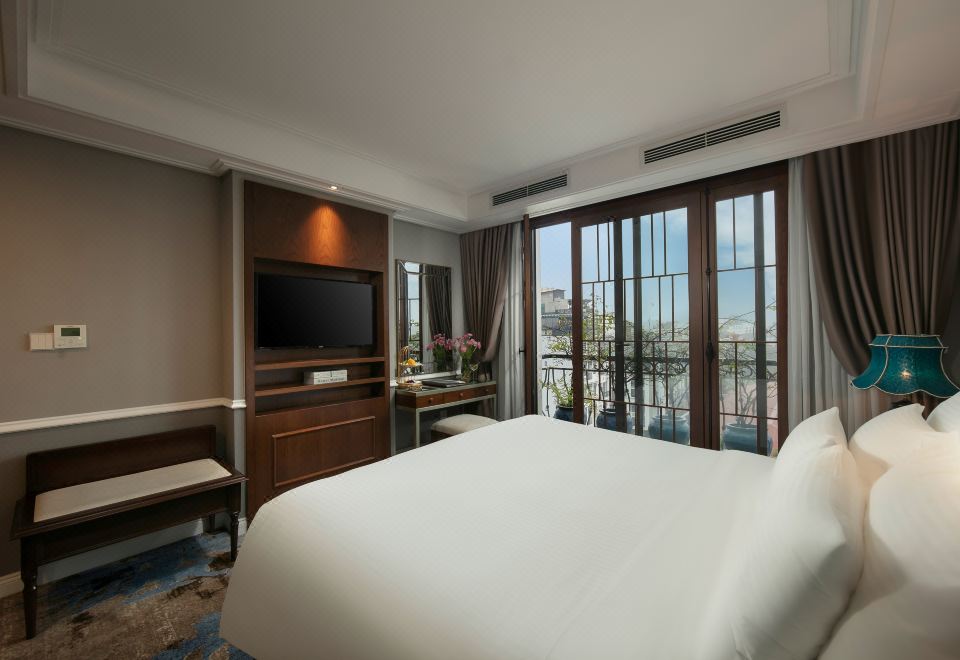 The Oriental Jade HotelThe Gem Suite with Lake View