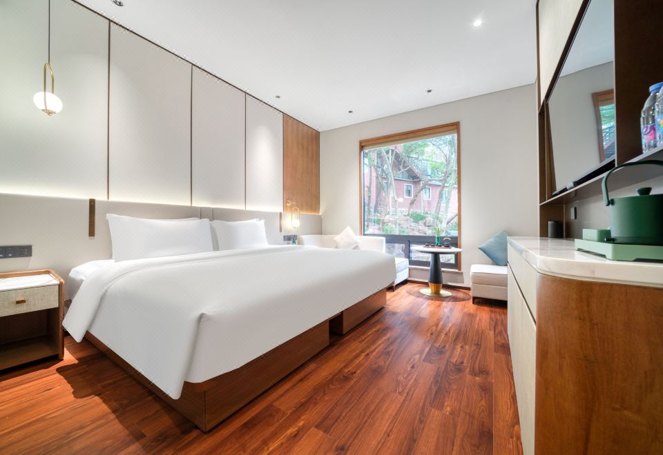 山景瀑布大床房