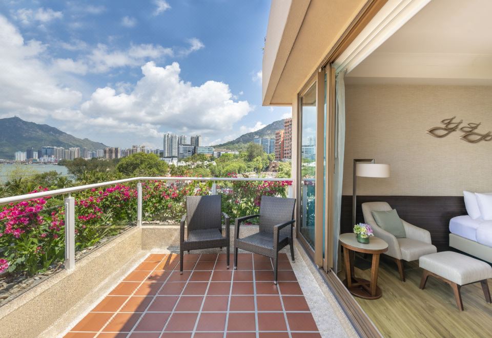 Hong Kong Gold Coast HotelPremier Seaview Twin Room With Balcony