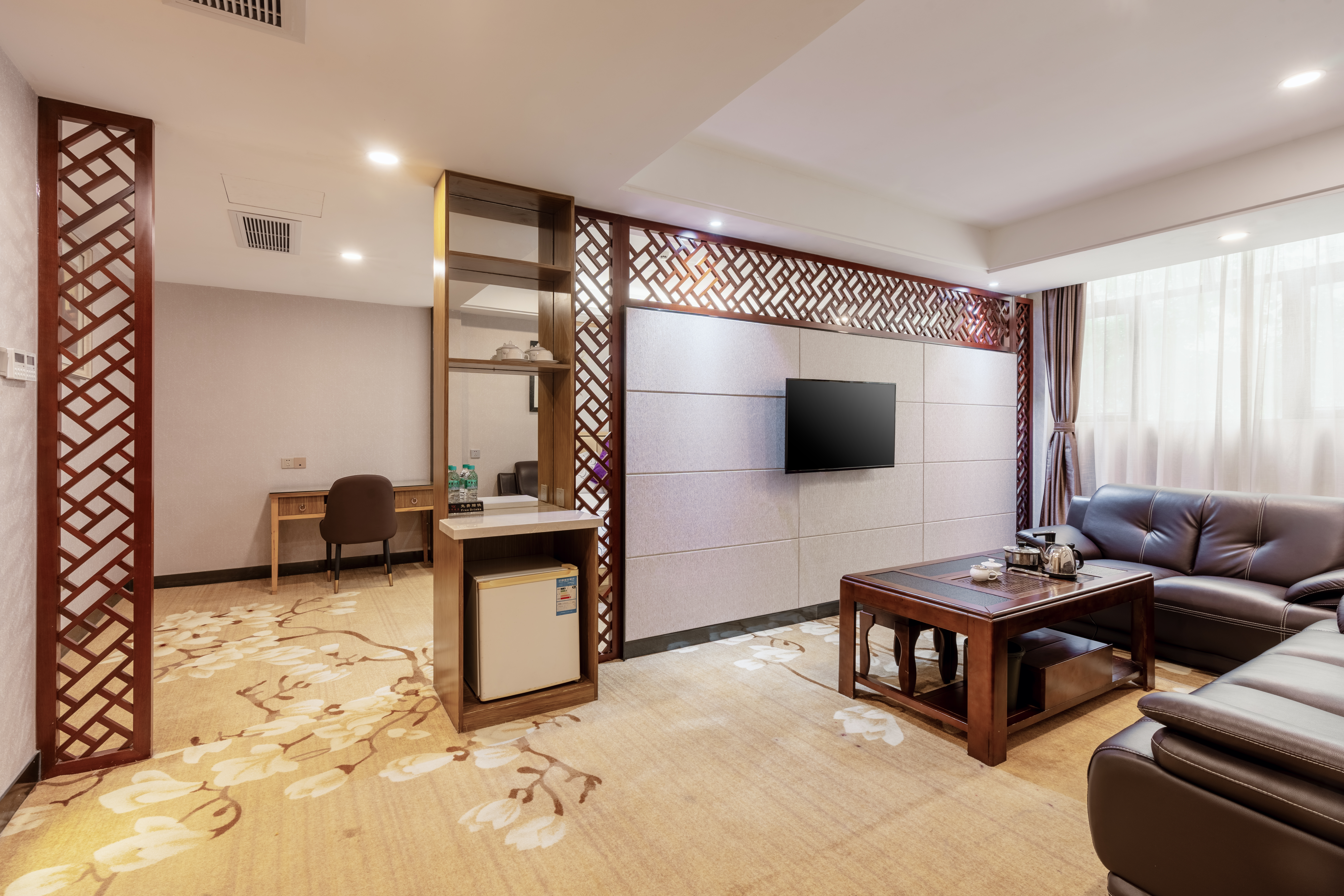 行政套房（小冰箱+保险柜+浴缸）