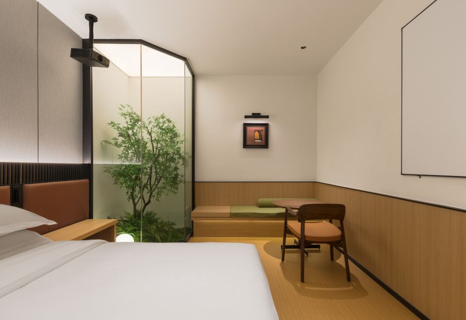 沉浸影音大床房【大屏投影+绿植造景+mini吧】