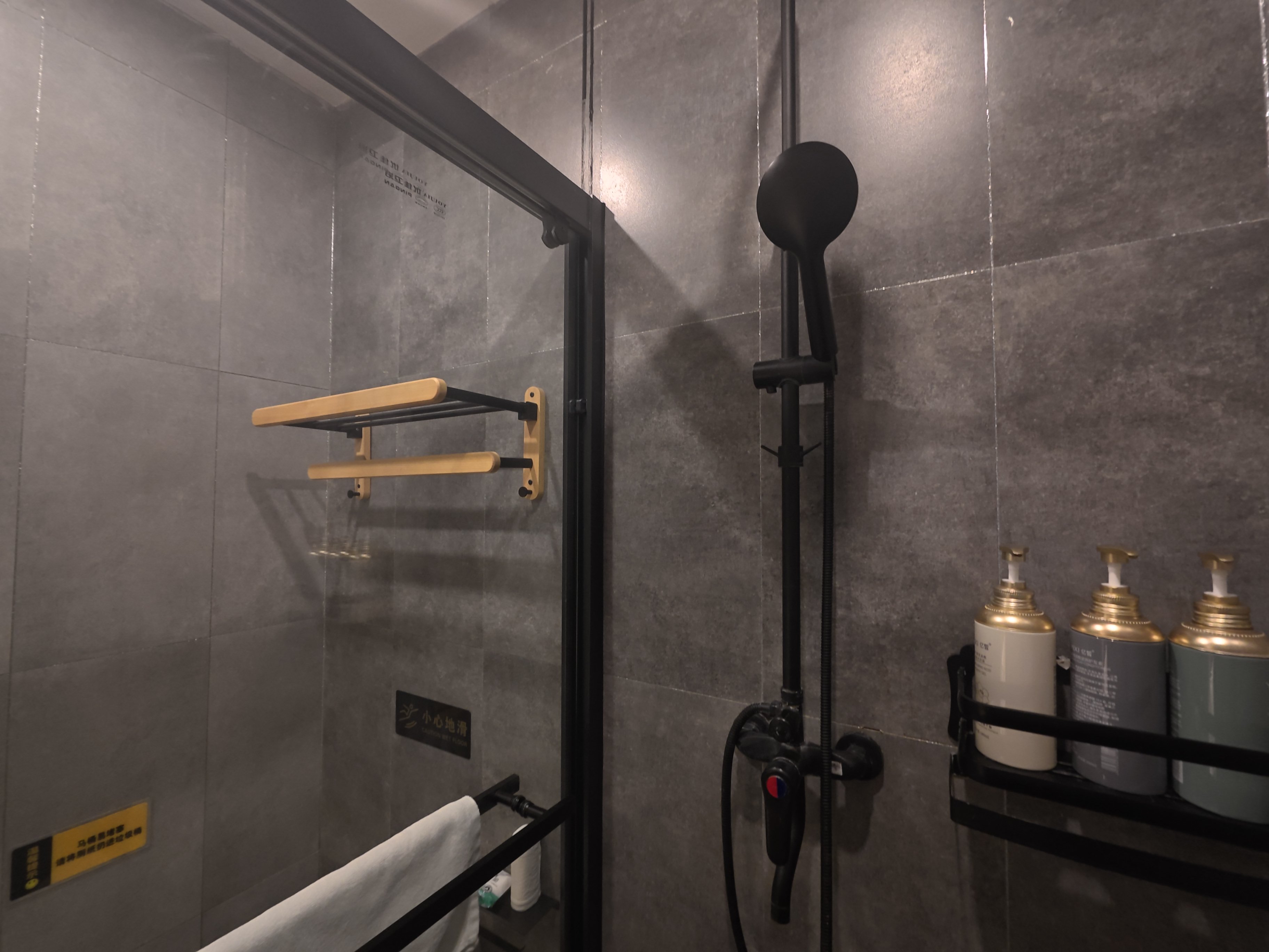 隐居·大床房【乳胶枕+舒适浴缸+轻纱帷幔】