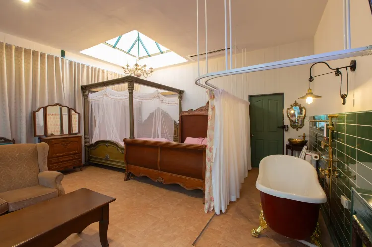 ห้องสวีทรอยัลดีลักซ์ (504)