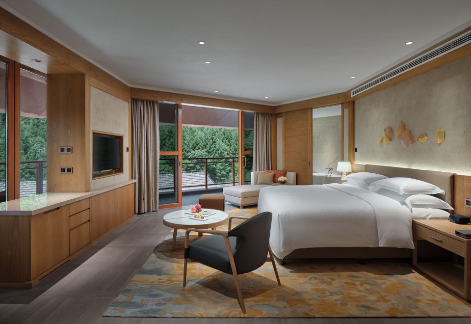 CROWNE PLAZA SHENNONGJIASuite - 1-Bedroom, Garden-View (Double Bed) (Living Room)