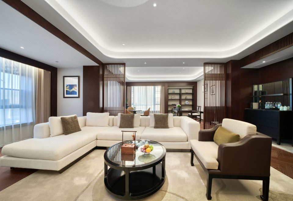 ZhouShan CaiFu HotelFortune Suite (Sleep-Inducing Latex Pillow + Large Reception Area + Private Bathtub)