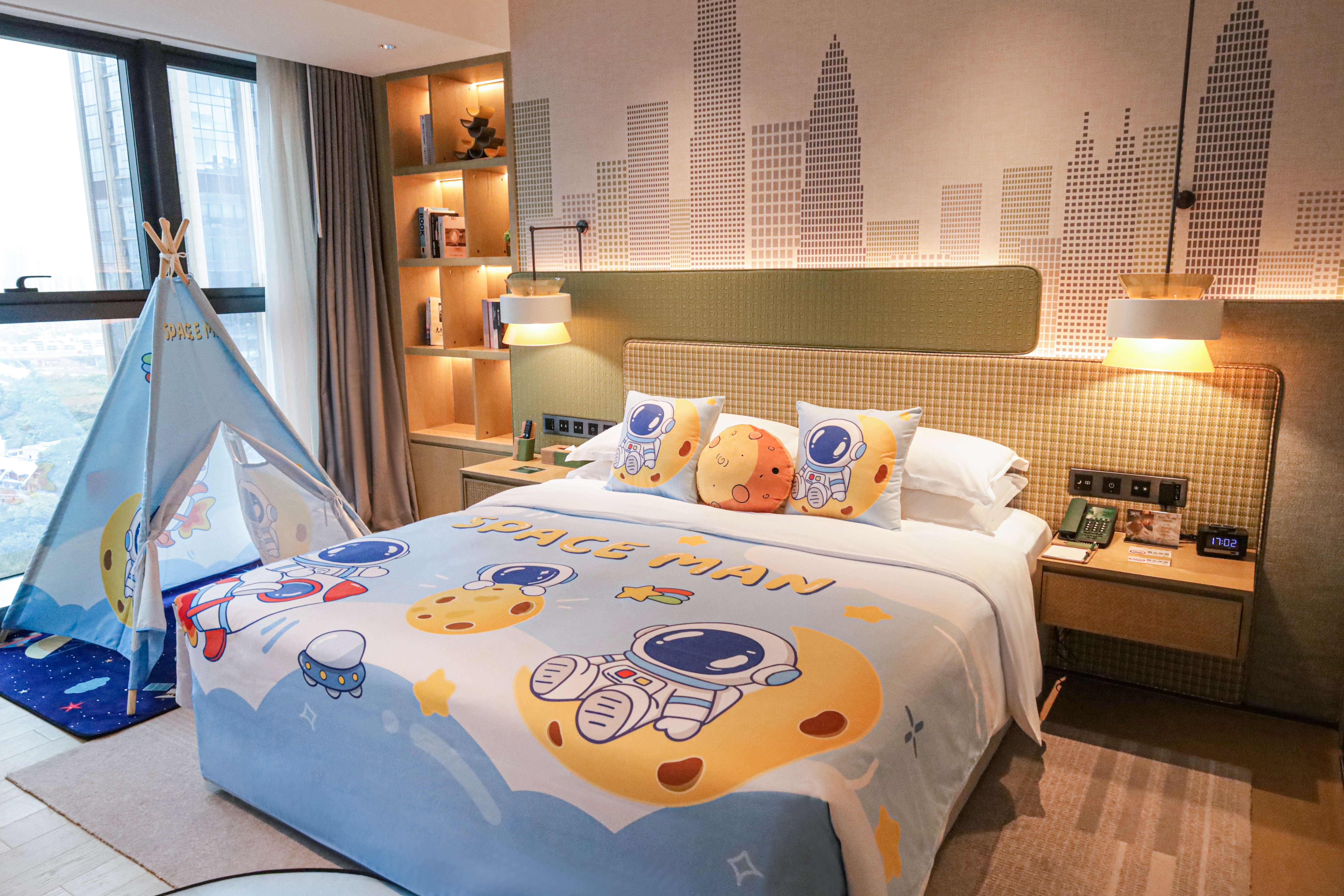 【小小太空人】亲子主题套房