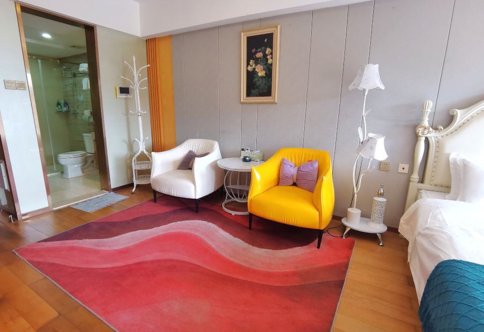 Yunshangju Theme ApartmentNorth European-Style Simple Deluxe Room (Balcony)