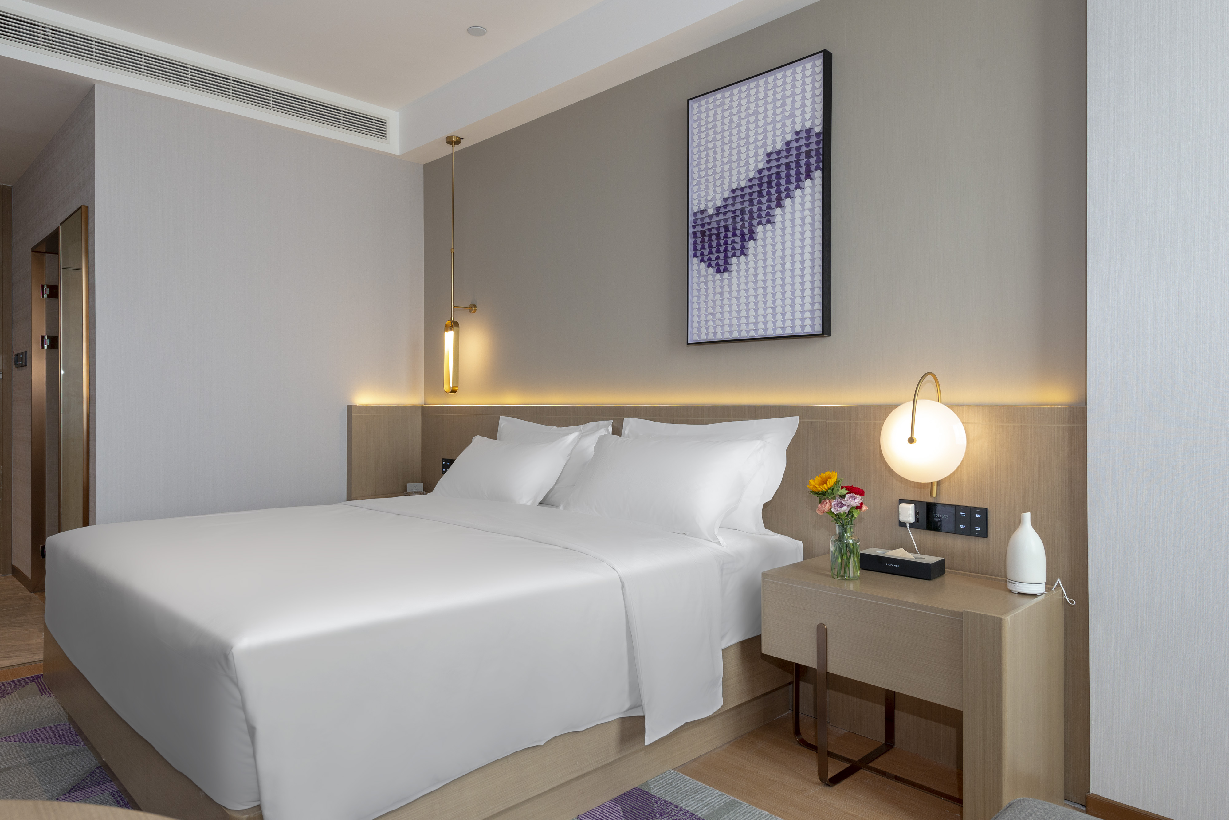 Lavande Hotel (Tianjin Zhongxin Ecological City Jijing Tiandi Branch)雅致大床房（慕思品牌床垫+电视投屏）