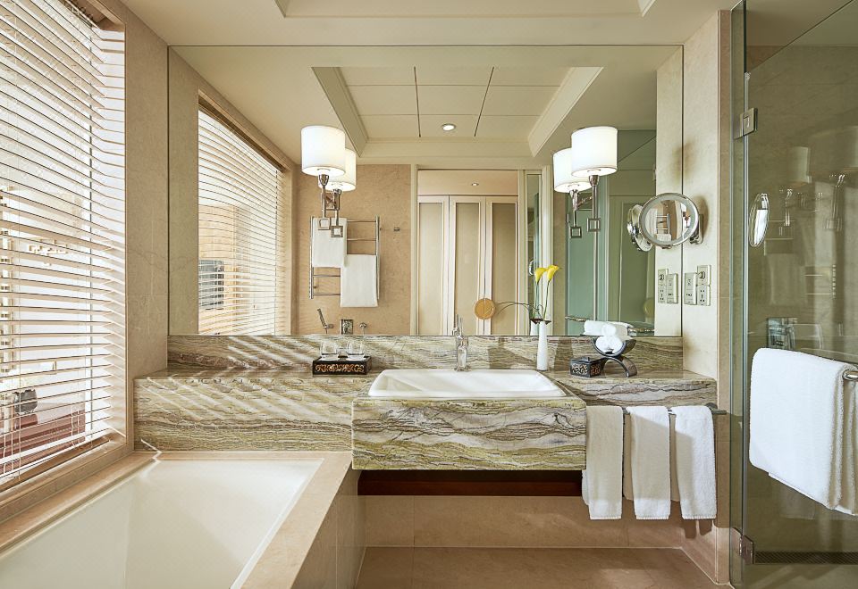 Fairmont Yangcheng Lake KunshanFairmont Gold Lake View Room