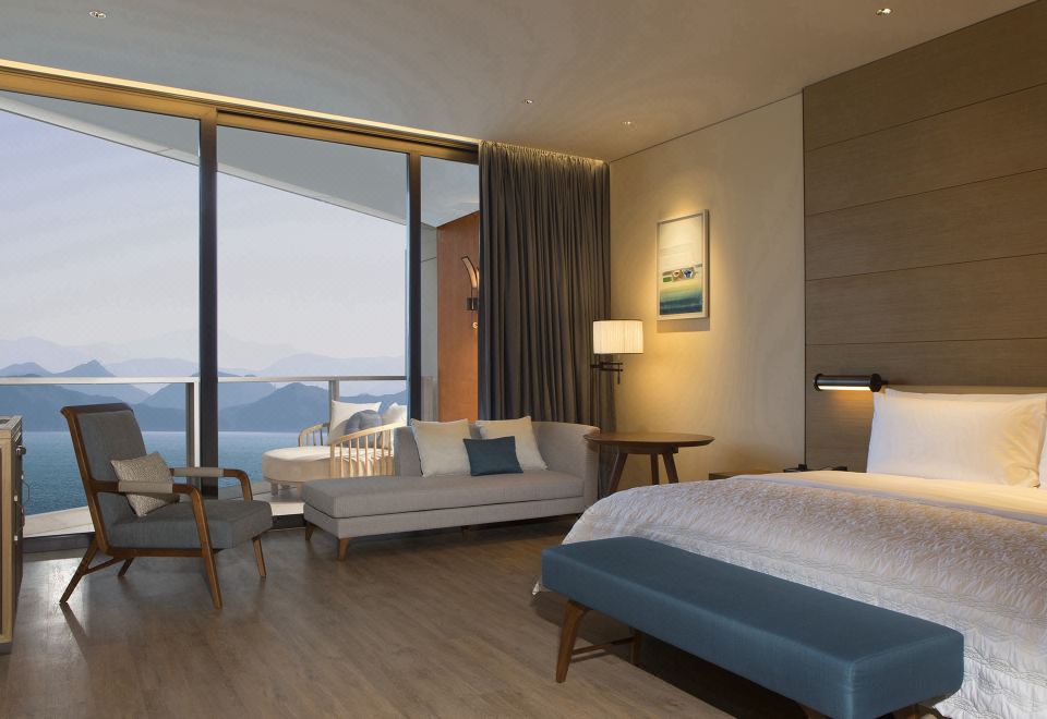 海洋探索大床客房| 180°海景