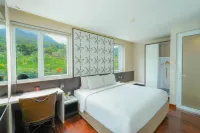 Amartahills Hotel and Resort Отели в г. 
