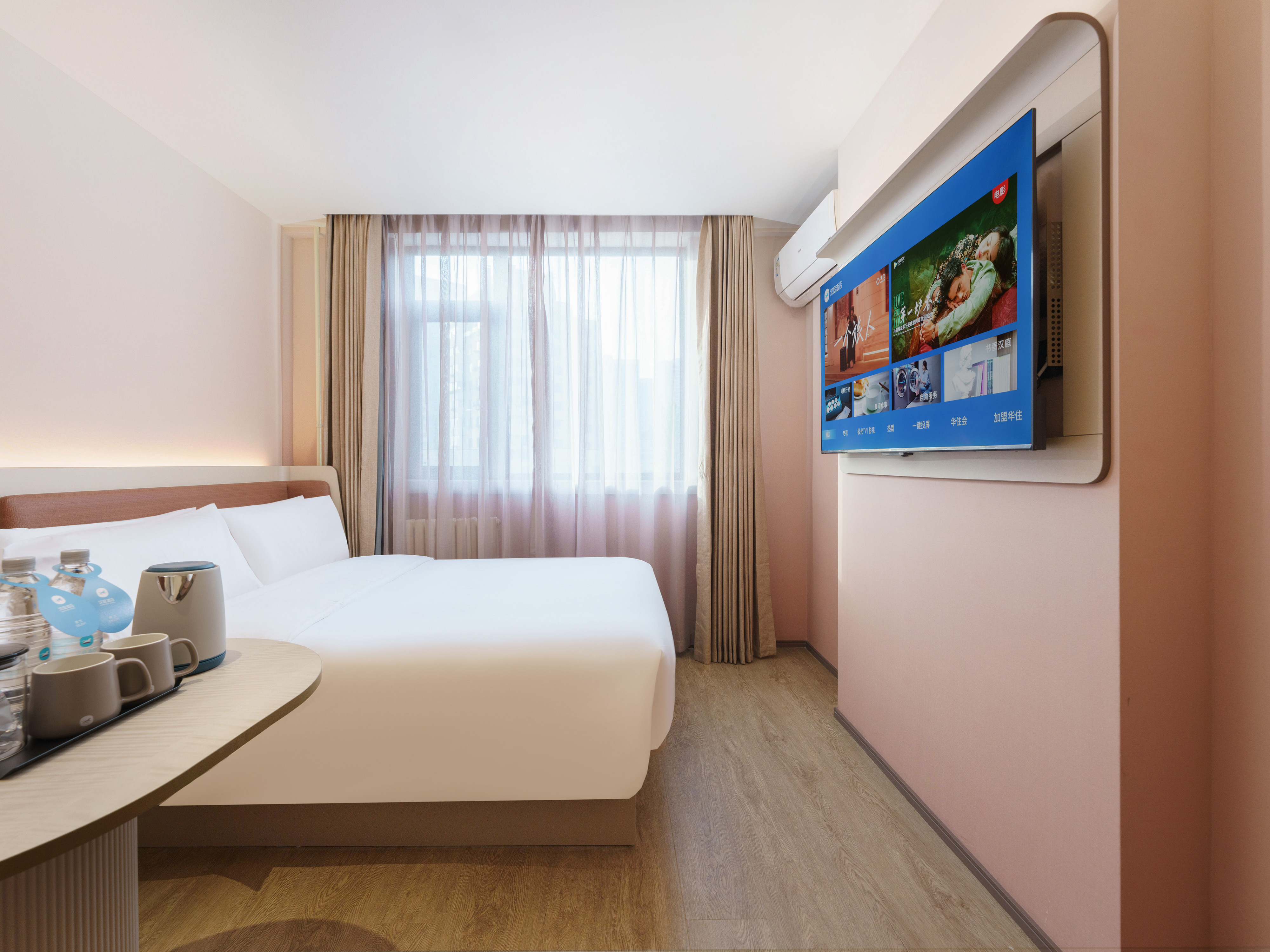 高级大床房（软包沙发+手机投屏）