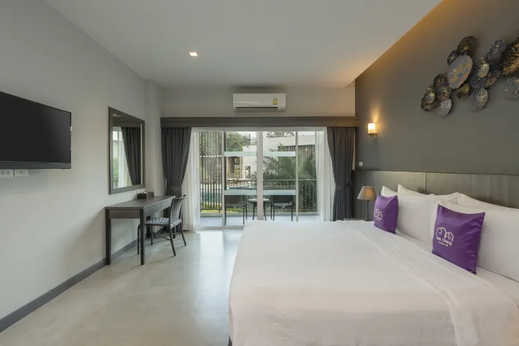 ห้องดีลักซ์ด้านสระว่ายน้ำ