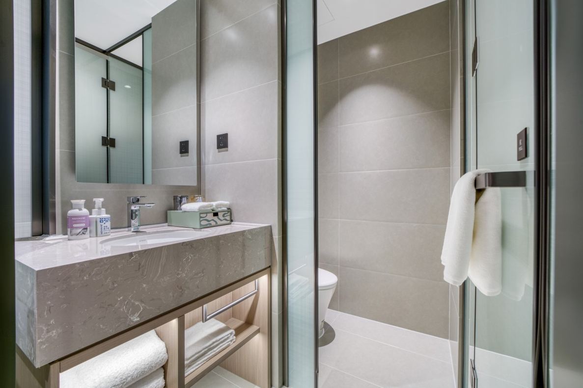 曼享行政大床房-智能客控+全景落地窗