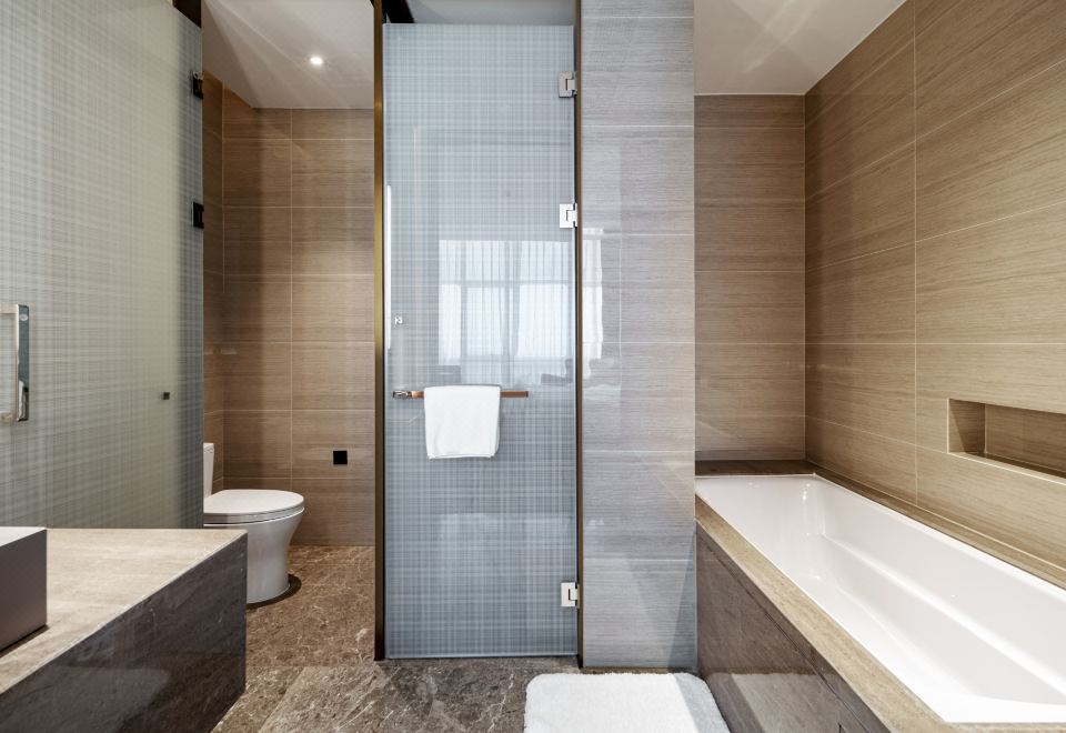 栖云楼花园大使套房含浴缸（机坪景观阳台+大露台）