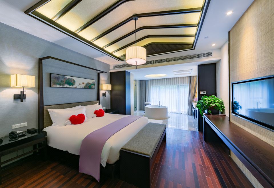 Four Seasons Luxury Room - Garden-View (Double Bed) (Bathtub, Fridge)