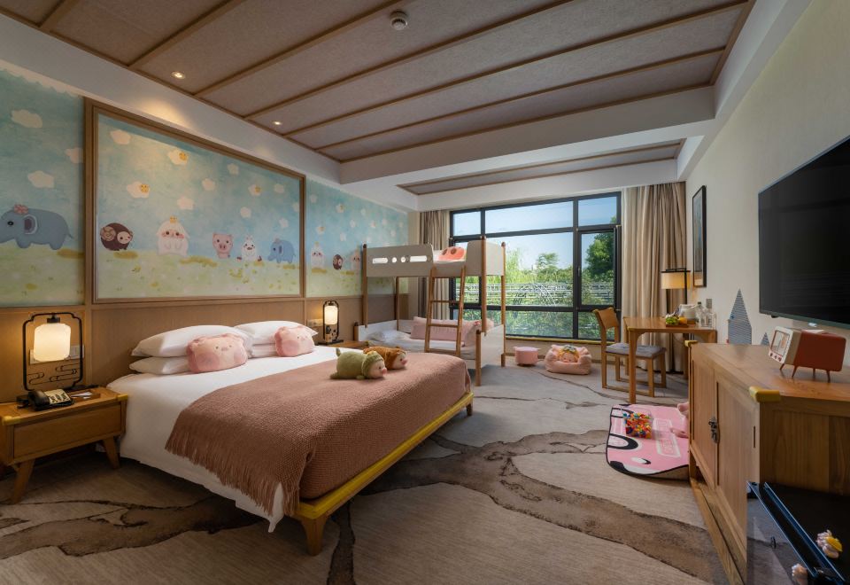 粉红小猪园景家庭房（含上下铺小童床）