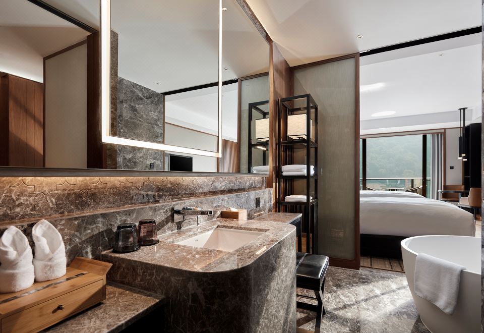 Xianghu Xiaoyao ManorFairyland AI Family Interaction Twin Room (AI Creation + MR Floor Projection Game)