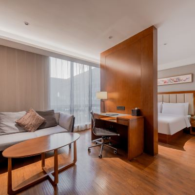 高級大床房 和頤飯店（上海陸家嘴芳甸路地鐵站店）優惠